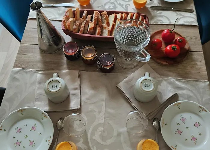 לינה וארוחת בוקר Em Casa