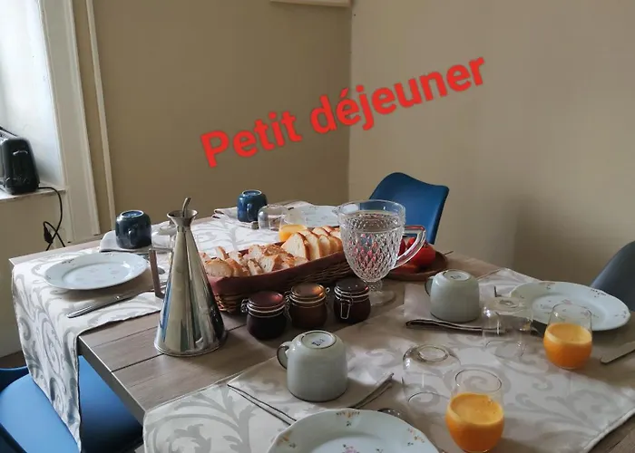 לינה וארוחת בוקר Em Casa Alburitel