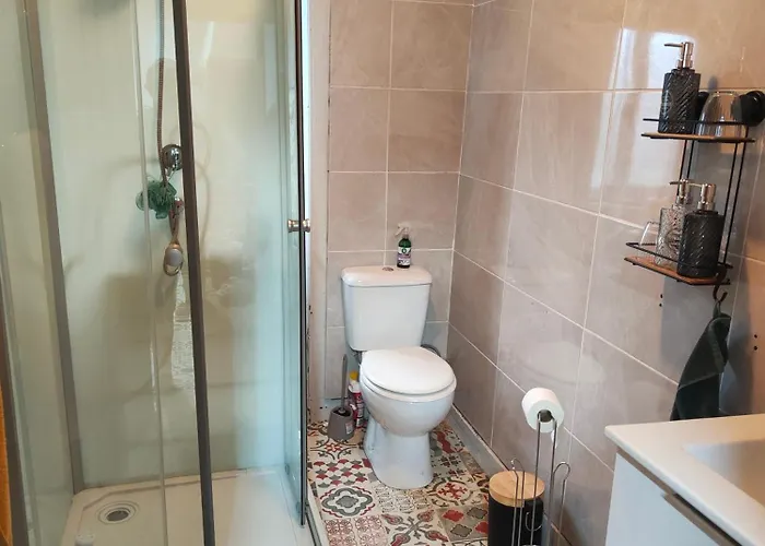 Em Casa לינה וארוחת בוקר *